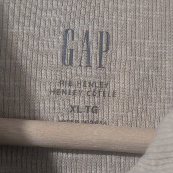 Gap | Ribbed Henley Polo T-Shirt In Wicker Beige - Picture 4 of 8